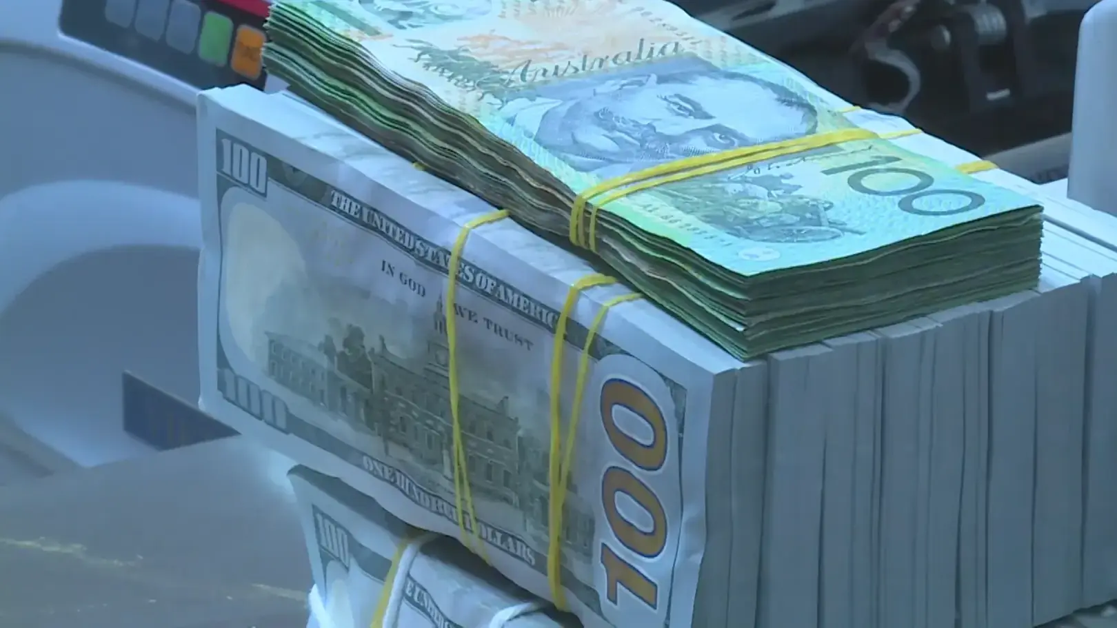 Tỷ giá và lãi suất cuối năm | Vấn đề kinh tế | 19/12/2025